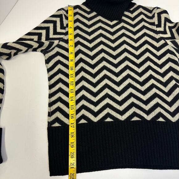 Kenneth Cole New York Black & White Chevron Turtleneck Sweater Small Merino Wool - Picture 4 of 8